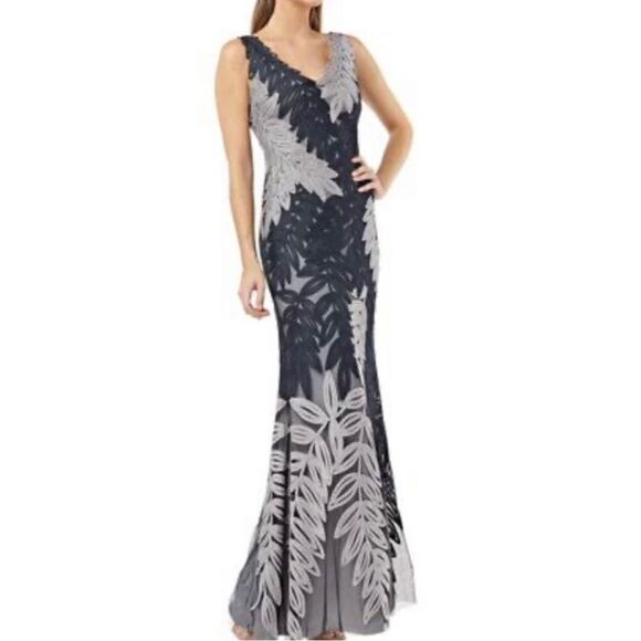NWT JS Collections Leaf Soutache Trumpet gown size 8
NWT
Retail $358 - Picture 1 of 8